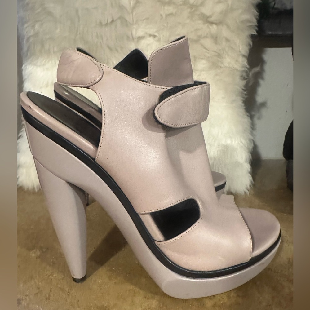 AUTHENTIC BALENCIAGA 
SANDALS size 40